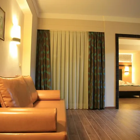 Club Alpina Resort 4*